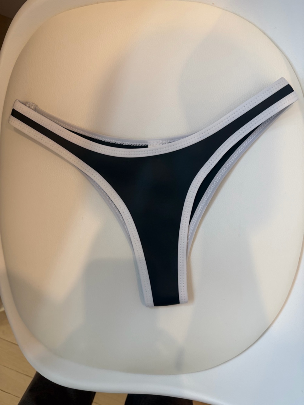Hoaka Swimwear Hip Bottom in XS